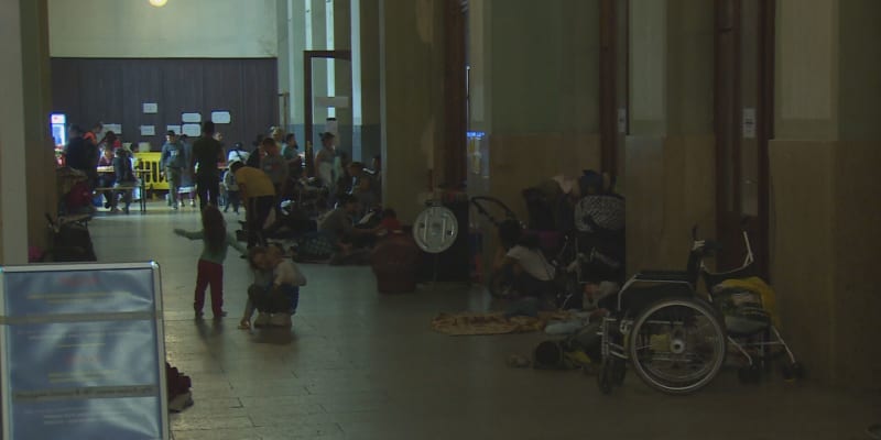 Romští uprchlíci na pražském Hlavním nádraží