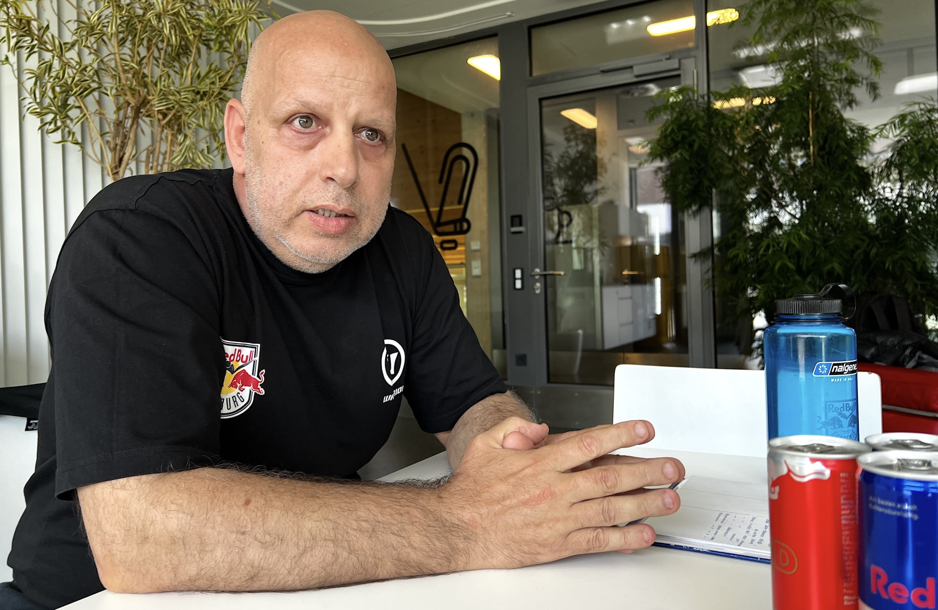 Český masér a fyzioterapeut Petr Hubal při rozhovoru v Akademii Red Bullu v rakouském Salcburku. 