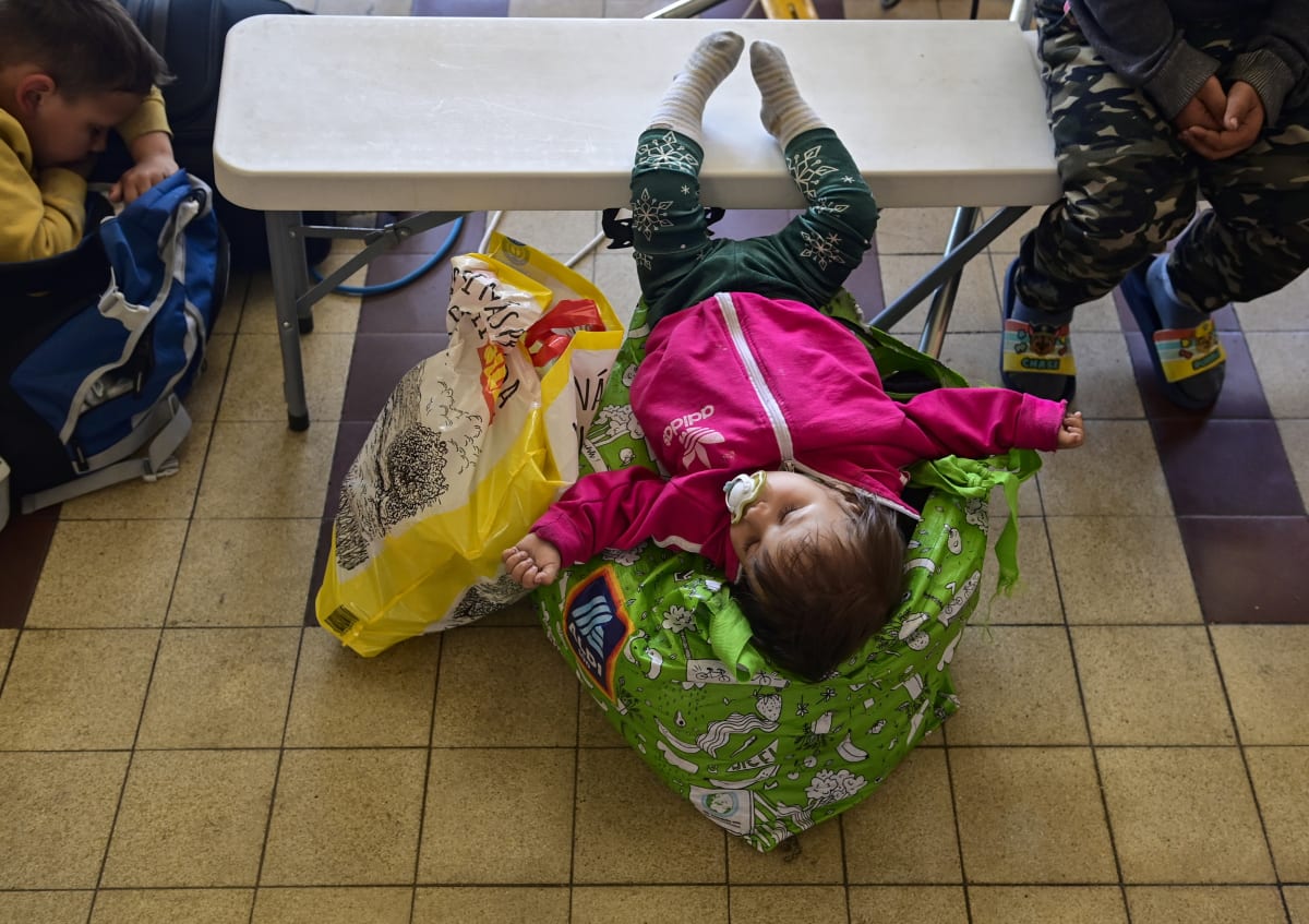 Dítě ukrajinské rodiny na pražském Hlavním nádraží