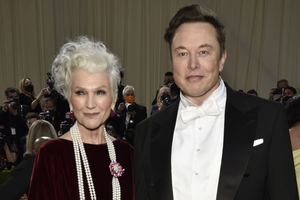 Podnikatel a vizionář Elon Musk se svou matkou Maye Muskovou