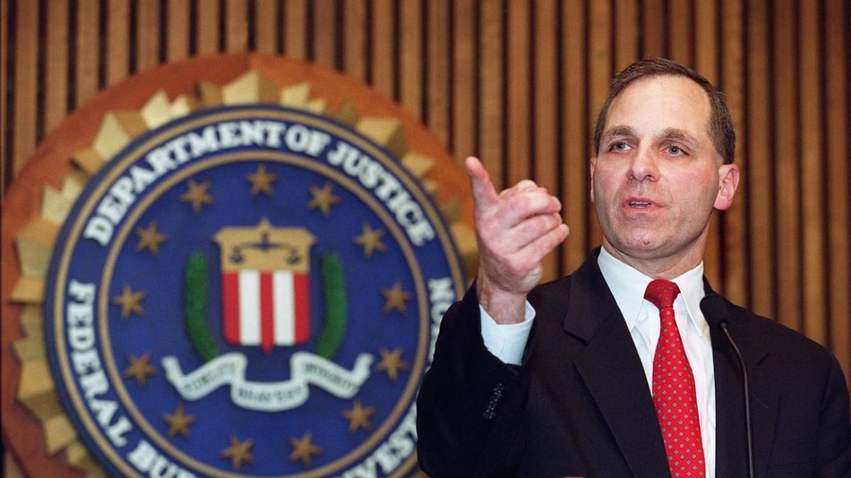 Ředitel FBI Louis Freeh v roce 2001