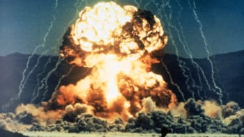 První test atomové bomby proběhl s vědomím, že může zničit celou planetu. Podívejte se na přelomovou explozi