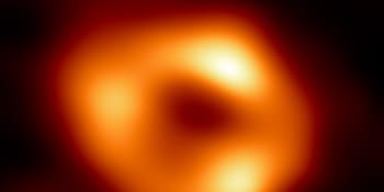Kosmická senzace. Astronomové mají první snímek černé díry uprostřed Mléčné dráhy