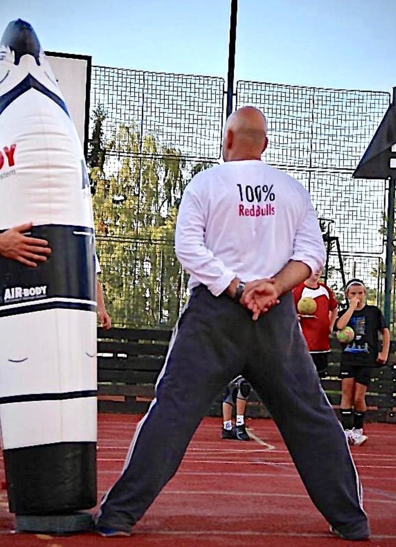 Český masér a fyzioterapeut Petr Hubal dohlíží na cvičení a trénink mladých hokejistů v Akademii Red Bullu v rakouském Salcburku.