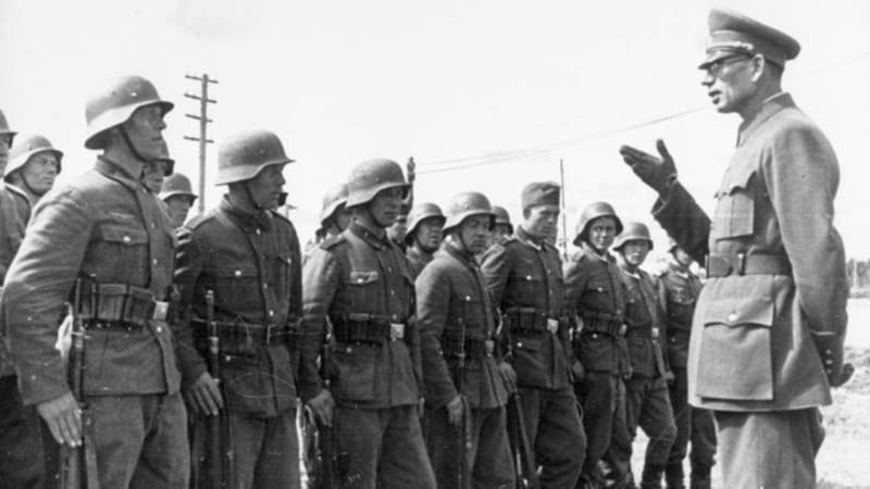 Prahu před Němci zachránili vlasovci, maršál Koněv přijel 9. května k hotovému