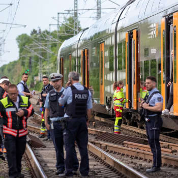 Tři lidi ve vlaku na západě Německa pobodal jedenatřicetiletý Iráčan.