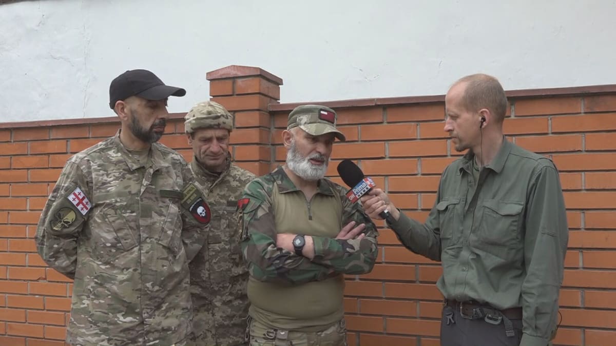 Reportér CNN Prima NEWS Matyáš Zrno hovořil s gruzínským velitelem v Kyjevě. 