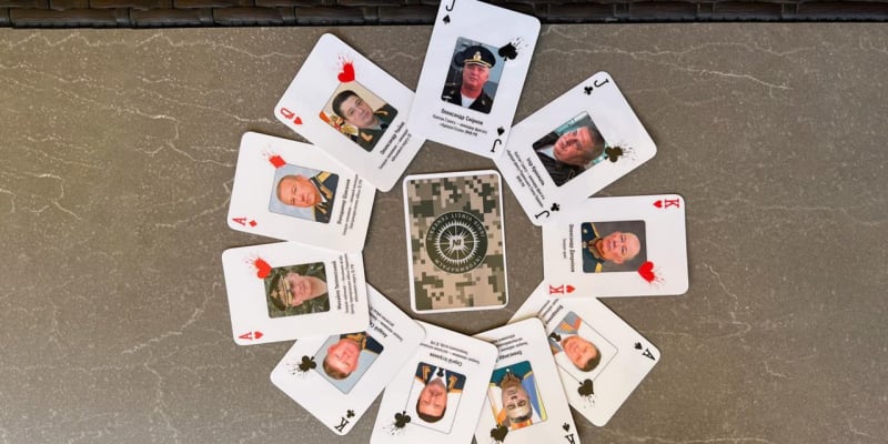 Ukrajinci si připravili vlastní hrací karty. Jsou na nich vyobrazeni ruští váleční zločinci, politici a propagandisté.