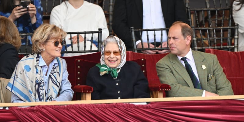 S upřímným úsměvem na rtech. Královna Alžběta II. si užívala královskou Windsorskou koňskou show.