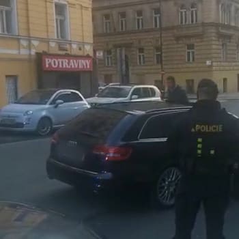 Policisté vyšetřují pobodání v Praze.