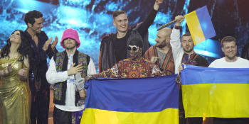 Eurovizi vyhráli Ukrajinci s písní věnovanou matkám. Česko bralo 22. místo