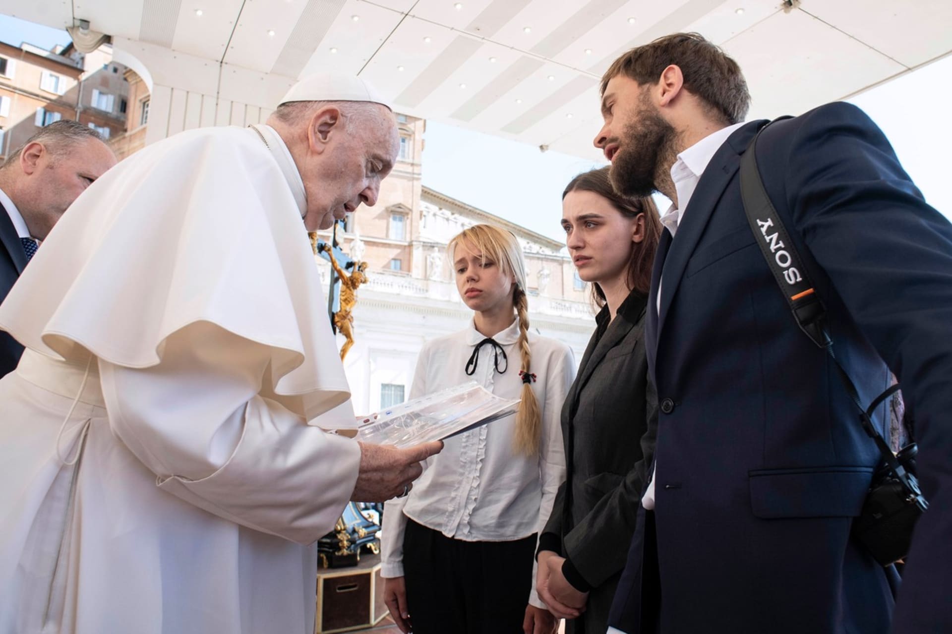 Ženy obránců Azovstalu prosí o pomoc papeže (11. května 2022).