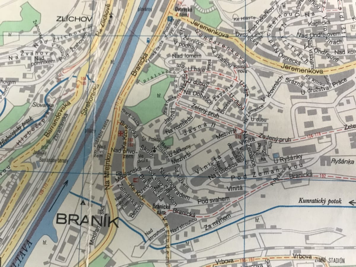 Výřez z mapy z roku 1980. Pokud si v pravé dolní části najdete Kunratický potok, octnete se zhruba v místech, kudy dnes proudí tisíce aut po Jižní spojce včetně napojení na Barrandovský most.