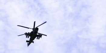 Na co je v ruském vrtulníku sušička? Internet se baví, jak se přepravuje válečná kořist
