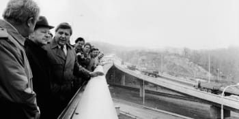 Jak se v Praze jezdilo, když žádný Barrandovský most neexistoval? Někdy dost ztuha