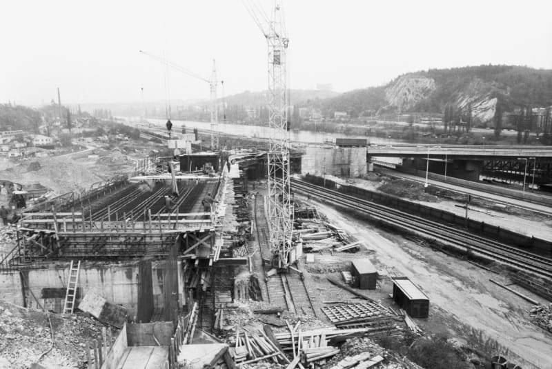 Výstavba Barrandovského mostu (mostu Antonína Zápotockého) 1978-88.