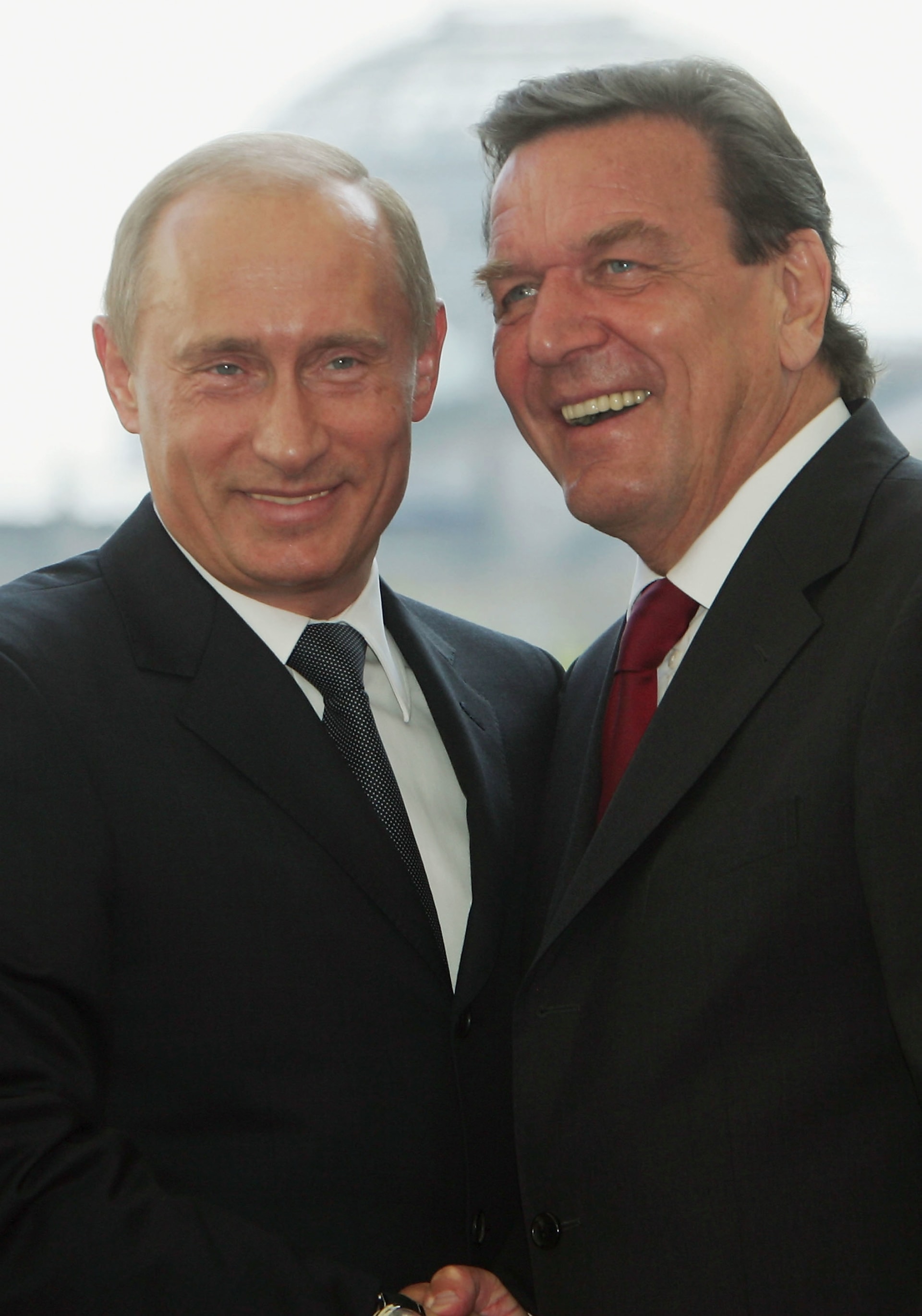 Vladimir Putin a někdejší německý premiér Gerhard Schröder