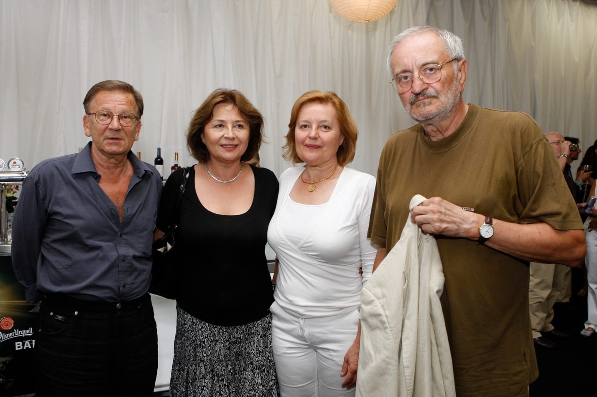 Sestry Vášáryovy se svými muži – Milanem Čorbou a Milanem Lasicou