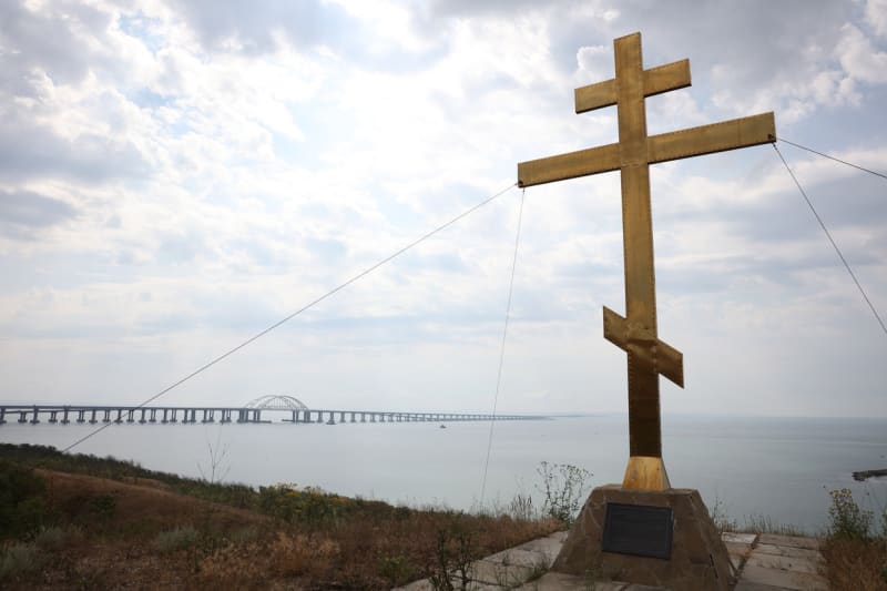 Kerčský, nebo někdy také Krymský, most spojuje pevninské Rusko s anektovaným poloostrovem Krym.