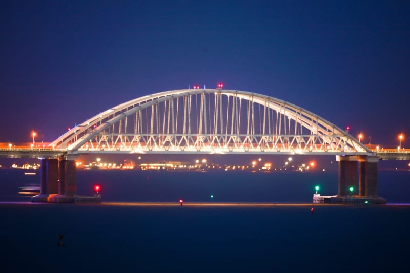 Kerčský, nebo někdy také Krymský, most spojuje pevninské Rusko s anektovaným poloostrovem Krym.