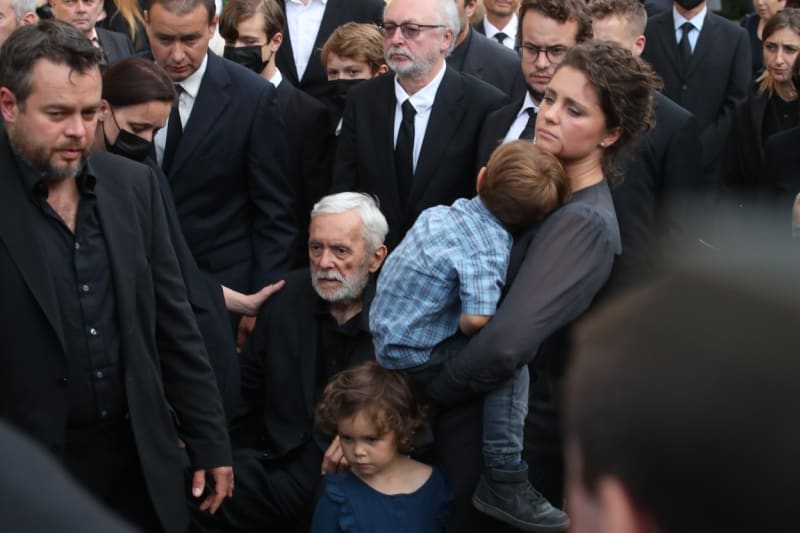 Josef Abrhám se synem Josefem a jeho rodinou na pohřbu Libuše Šafránkové
