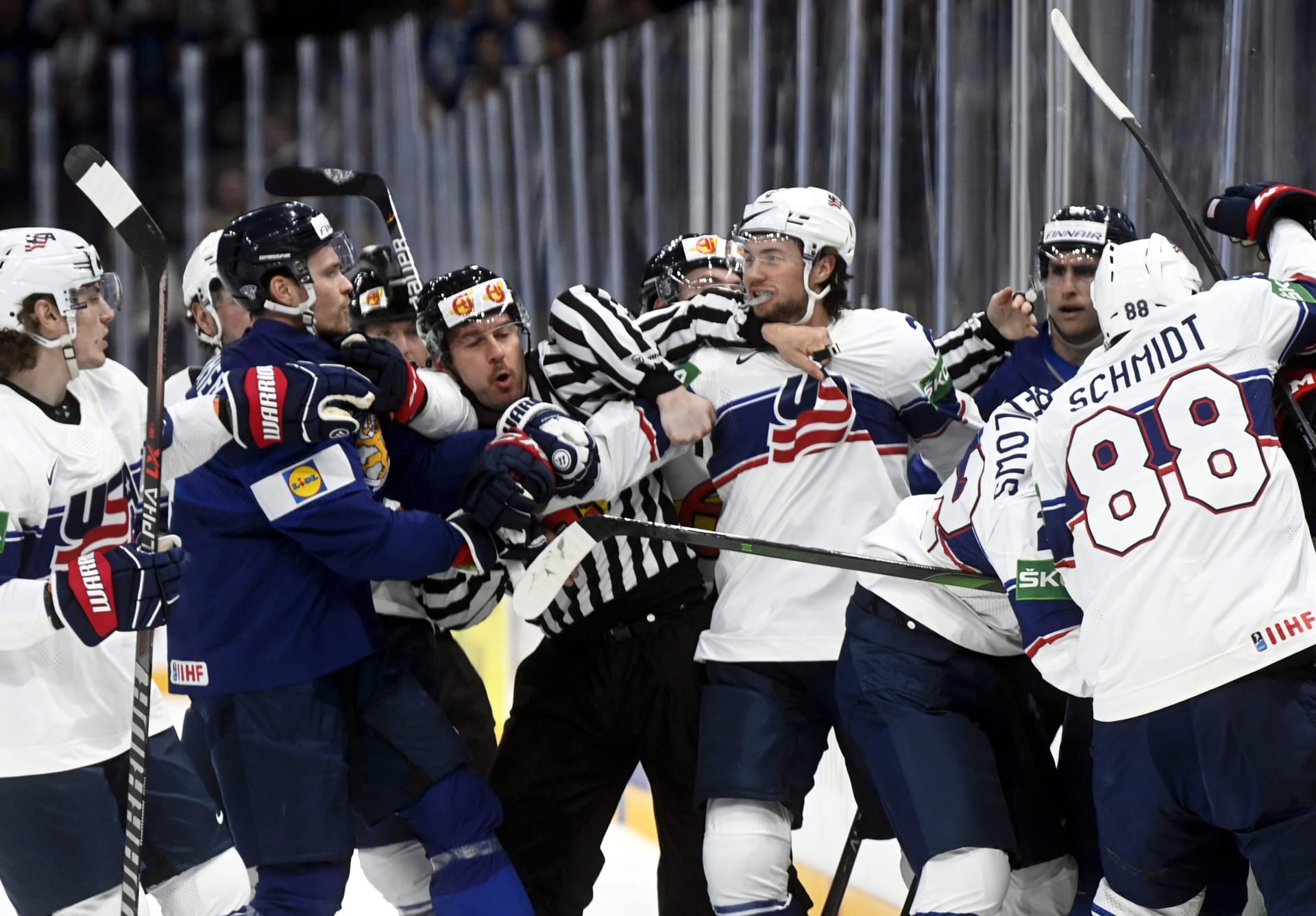 Potyčka mezi finskými a americkými hokejisty