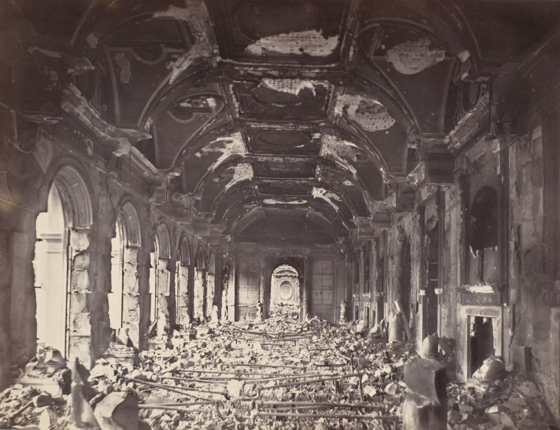 Zničený Palais dOrsay