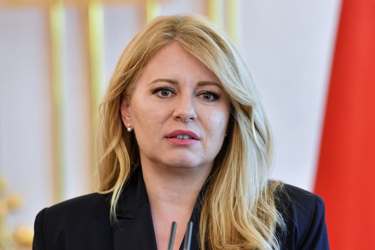Slovenská prezidentka Zuzana Čaputová se hněvá kvůli faux pas při předávání státních vyznamenání.