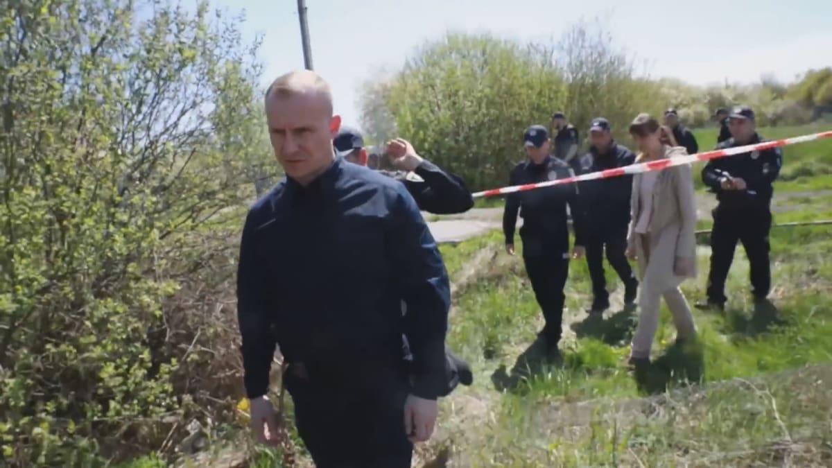Na Ukrajině našli v hrobě tělo zavražděného Čecha.