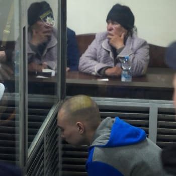 Ruský voják obžalovaný ze zabití civilisty přiznal u soudu v Kyjevě vinu.Ruský voják obžalovaný ze zabití civilisty přiznal u soudu v Kyjevě vinu.