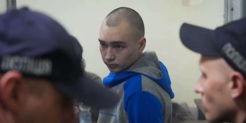 Ruský voják obžalovaný ze zabití civilisty přiznal u soudu v Kyjevě vinu.Ruský voják obžalovaný ze zabití civilisty přiznal u soudu v Kyjevě vinu.