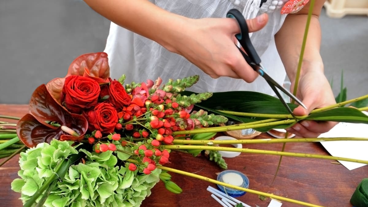 7 triků od floristů: Aby řezané květiny vydržely, růže chtějí teplo, tulipány chlad 