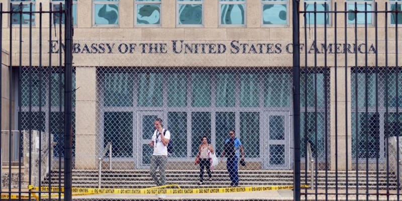 Budova i areál amerického velvyslanectví v kubánské Havaně byly v roce 2016 několik týdnů zavřené kvůli zdravotním problémům tehdejších zaměstnanců. 