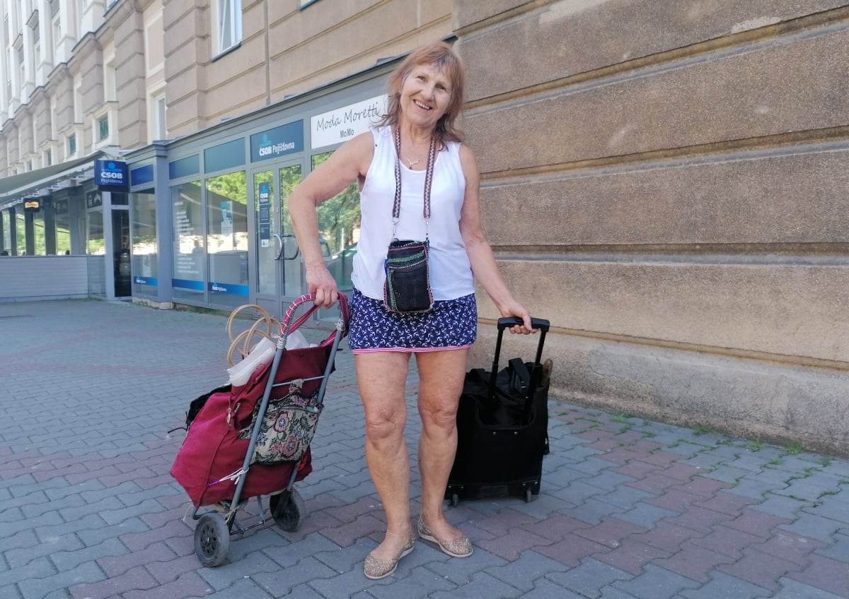 76letá Jarmila Šimonová o sobě říká, že je nesmírně šetrná. Ač žije v bytě sama, nemá větší problém s nájmem a ještě finančně pomáhá  synovi
