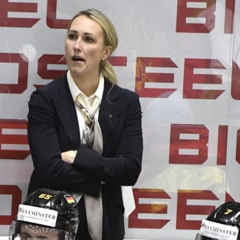 Slovenská novinářka by se ráda omluvila německé trenérce Jessice Campbellové, kterou urazila nevybíravým dotazem.