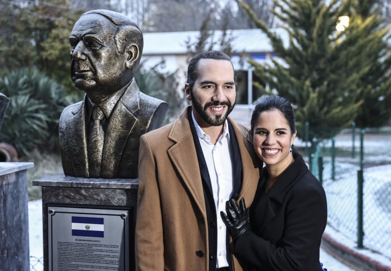 Prezident El Salvadoru a jeho manželka navštívili letos Ankaru.