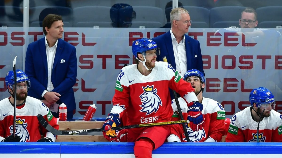 Hokejista David Pastrňák v dresu s obrázkem, se kterým se fanoušci stále ještě nevyrovnali.