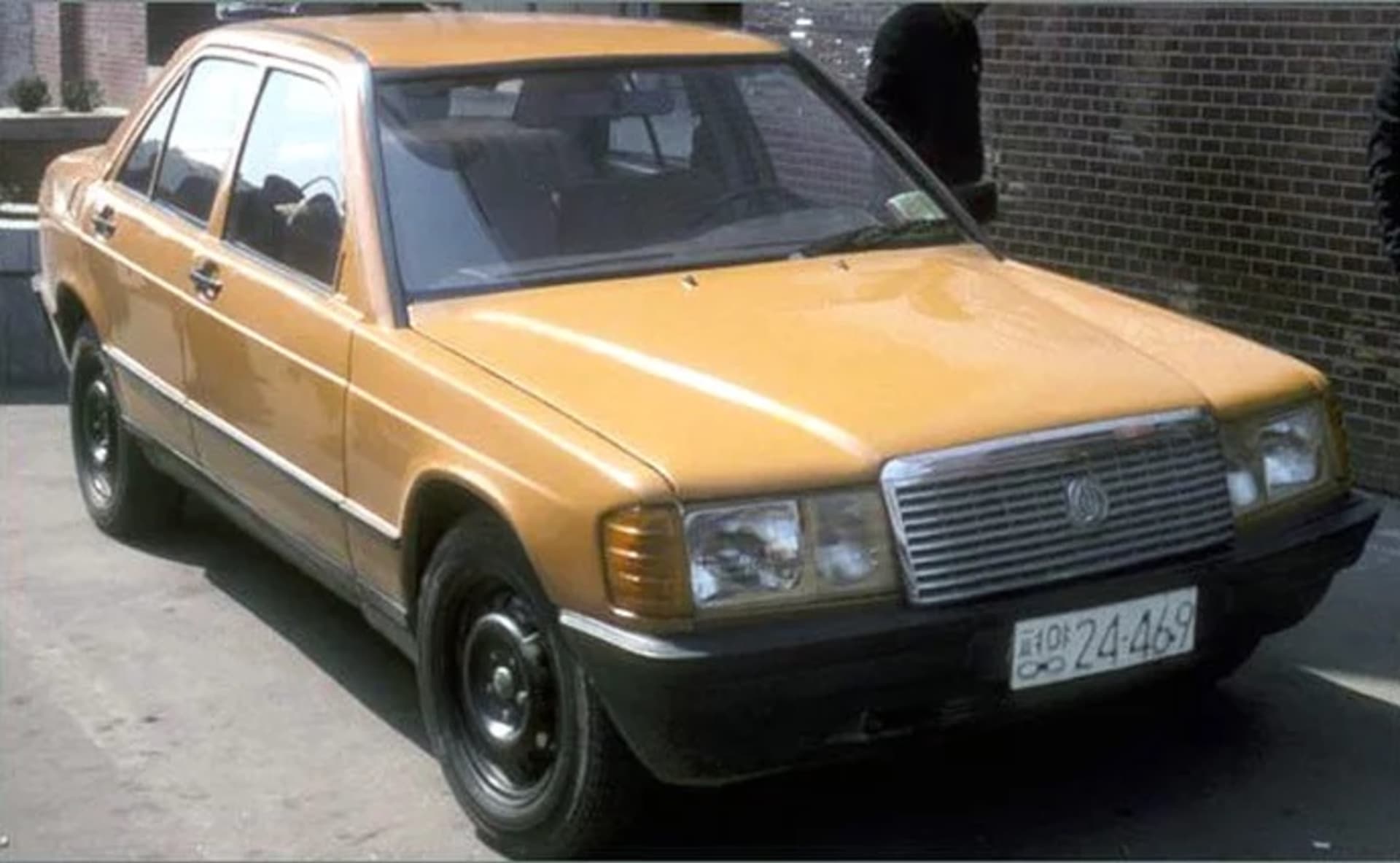 V roce 1987 dovezla KLDR pokoutně z Tchajwanu několik Mercedesů 190, rozebrala je na prvočinitele a co zvládla, okopírovala. Výsledkem byl vz Kaengsaeng 88 (někdy též Pyongyang 4.10), auto otřesné kvality vybavené údajně jakýmsi ruským motorem. 