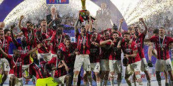 Konec dlouhého čekání. Fotbalisté AC Milán získali po jedenácti letech mistrovský titul