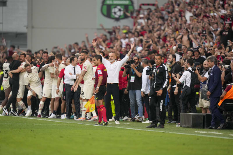 Fotbalisté AC Milán získali po jedenácti letech mistrovský titul.