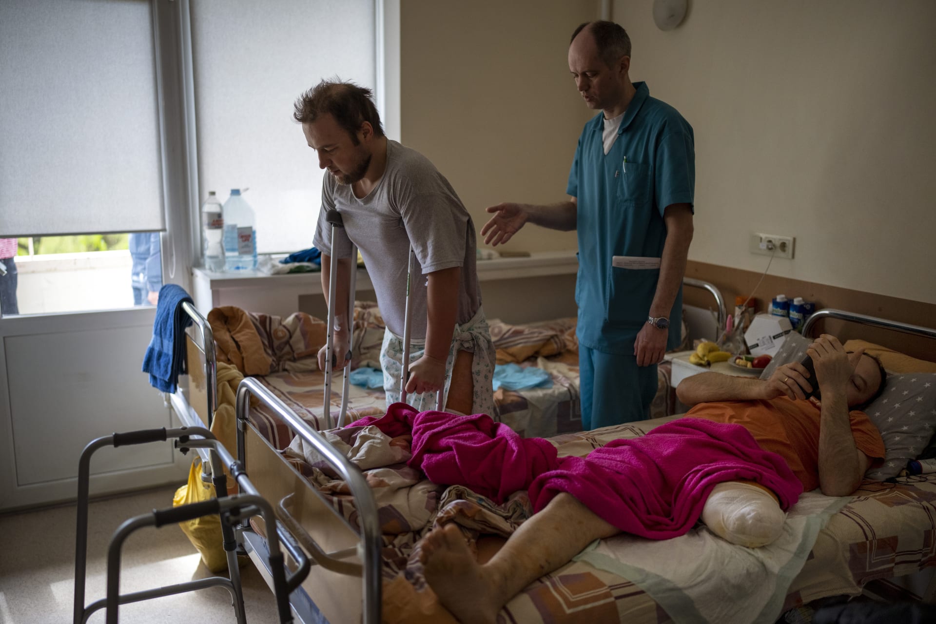 Saša Gorochivskyj (38) podstupuje v kyjevské nemocnici tzv. zrcadlovou terapii pro zmírnění fantomové bolesti.