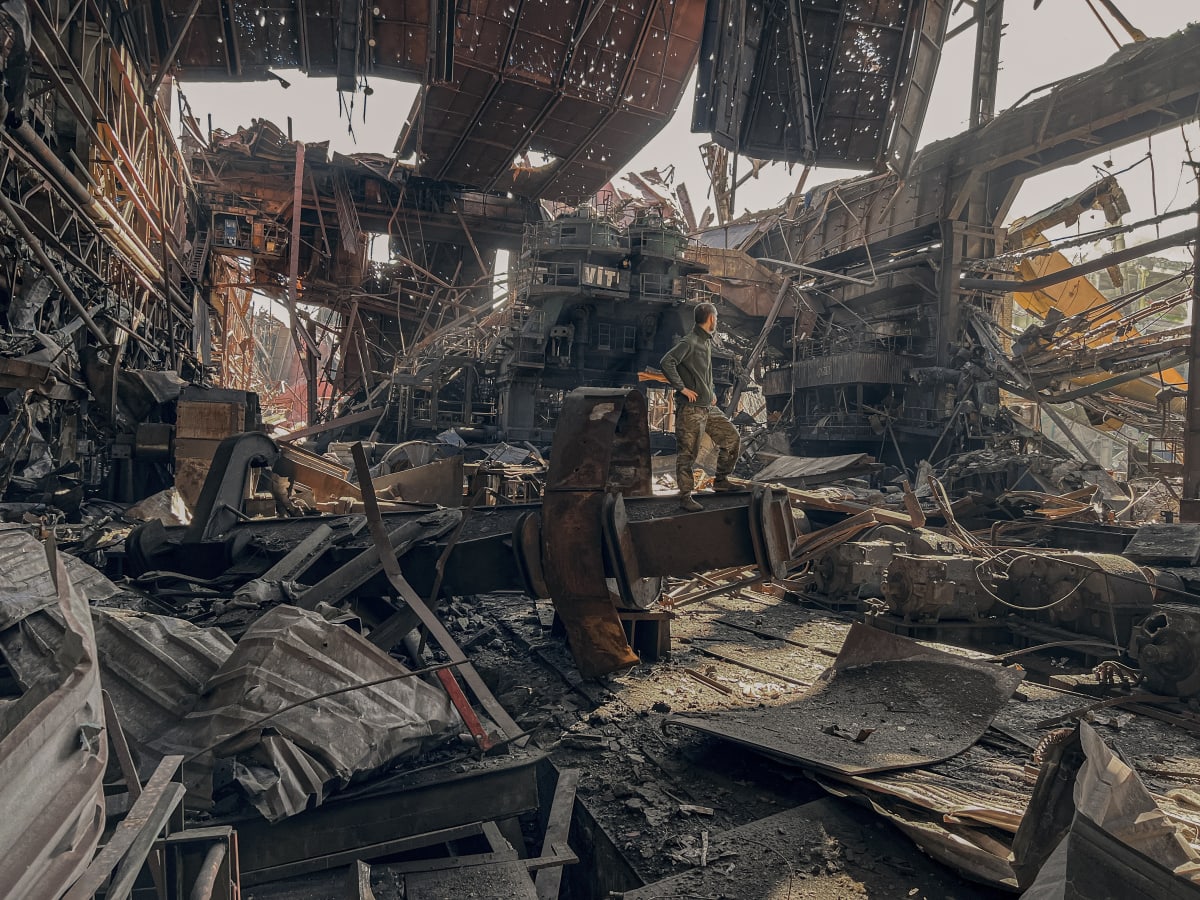 Zničené ocelárny Azovstal v Mariupolu