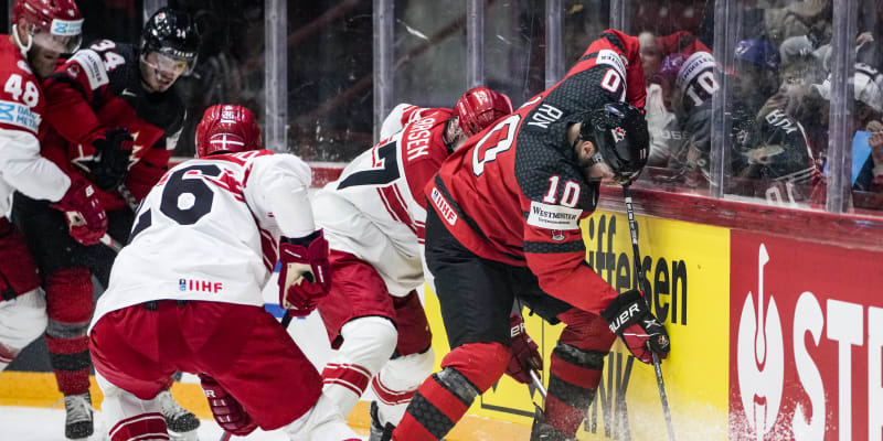 Dánští hokejisté porazili na mistrovství světa v Helsinkách Kanadu 3:2 a připsali si historicky první vítězství nad úřadujícími šampiony.