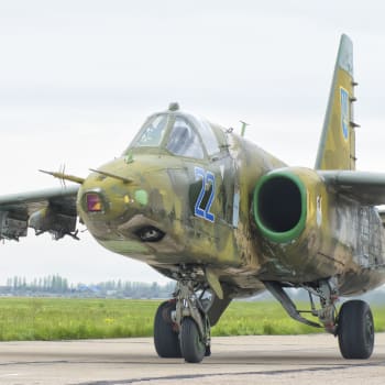 Sovětský dvoumotorový bitevní letoun Suchoj Su-25 má ve své výzbroji řada zemí, například Rusko, Ukrajina či Bulharsko.