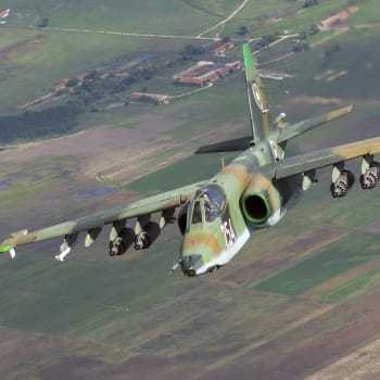 Sovětský dvoumotorový bitevní letoun Suchoj Su-25 má ve své výzbroji řada zemí, například Rusko, Ukrajina či Bulharsko.