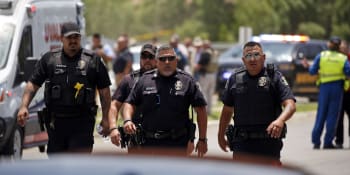 Novinky kolem brutálního útoku v texaské škole. Policie vyčkávala i přes prosby o pomoc
