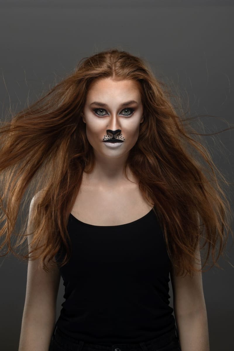 Natálie Halouzková se proměnila ve lva. 