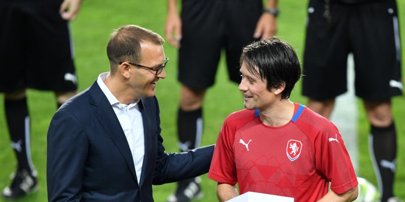 Daniel Křetínský si myslí, že sportovní ředitel Sparty Praha Tomáš Rosický dělá svoji práci dobře. Odmítl jeho nabídku na rezignaci.