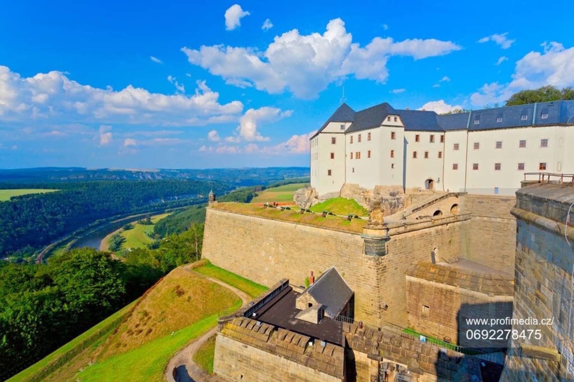 Saské Švýcarsko - mezi zdejší pamětihodnosti se řadí například pevnost Königstein