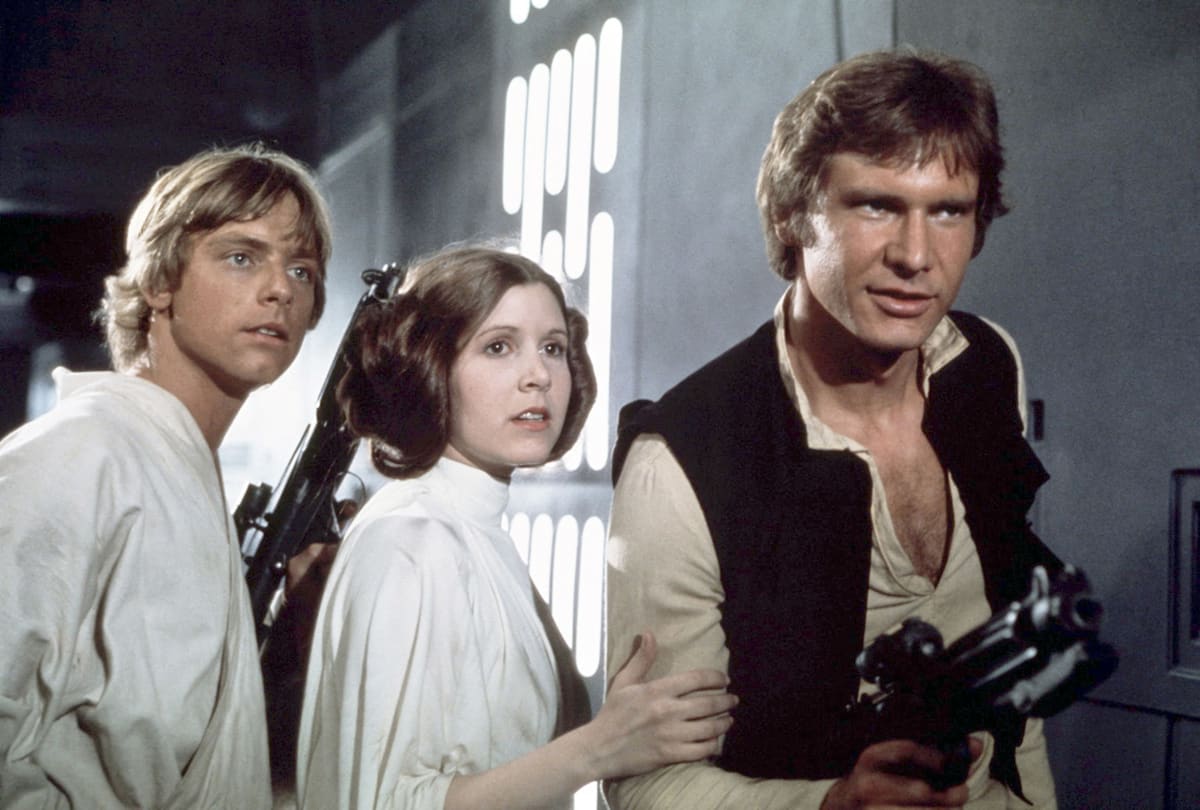 Klíčové postavy původních Star Wars. Zleva Luke Skywalker, princezna Leia a Han Solo.